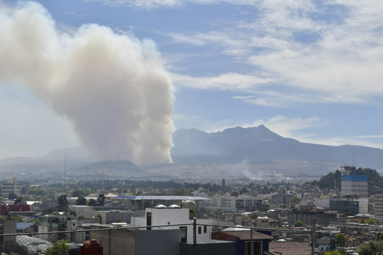 Toluca: Piden voluntarios para combatir incendio forestal en la zona del Nevado