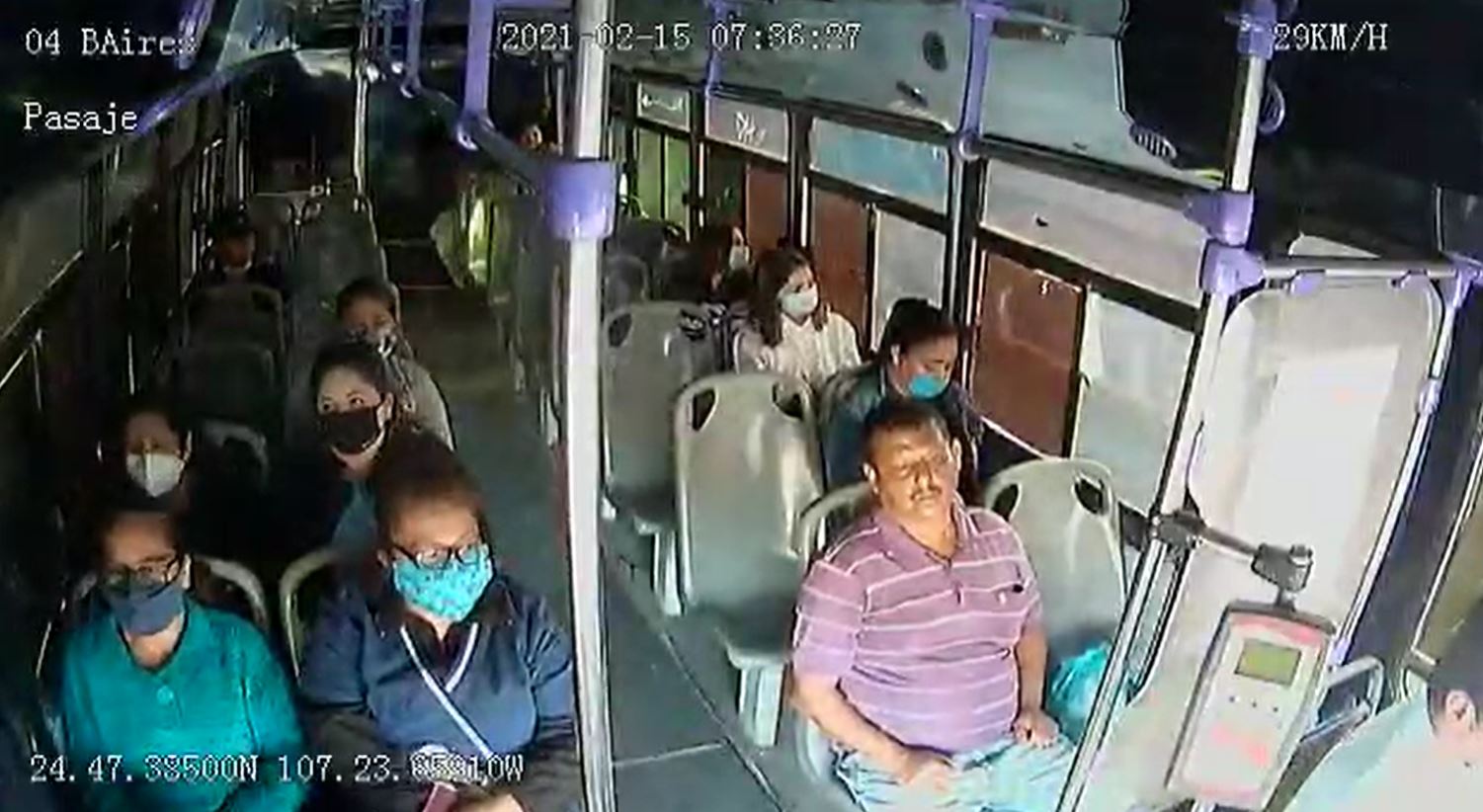 Viral: Hombre ataca a su pareja cuando viajaban en transporte público en Sinaloa