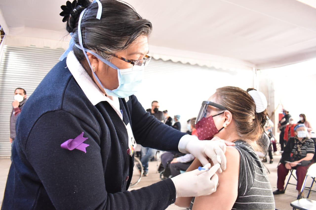 ¿Adultos mayores de otros municipios se pueden vacunar contra COVID-19 en Toluca?
