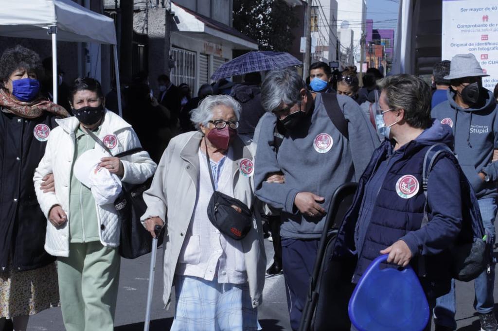 Personas pertenecientes a otros municipios se vacunaron en Toluca, por lo que las vacunas contra el COVID-19 no alcanzaron para todos los adultos mayores de la capital mexiquense