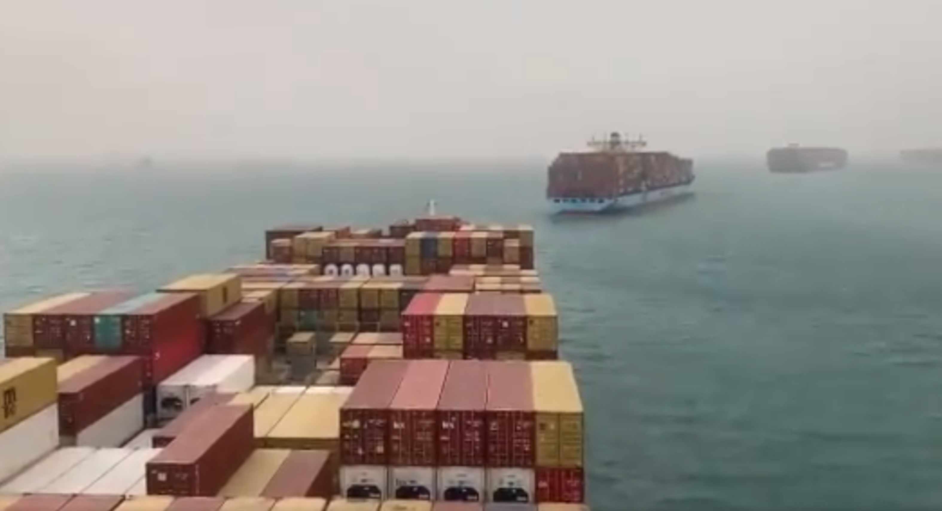 Canal de Suez, el tráfico naval desde las alturas