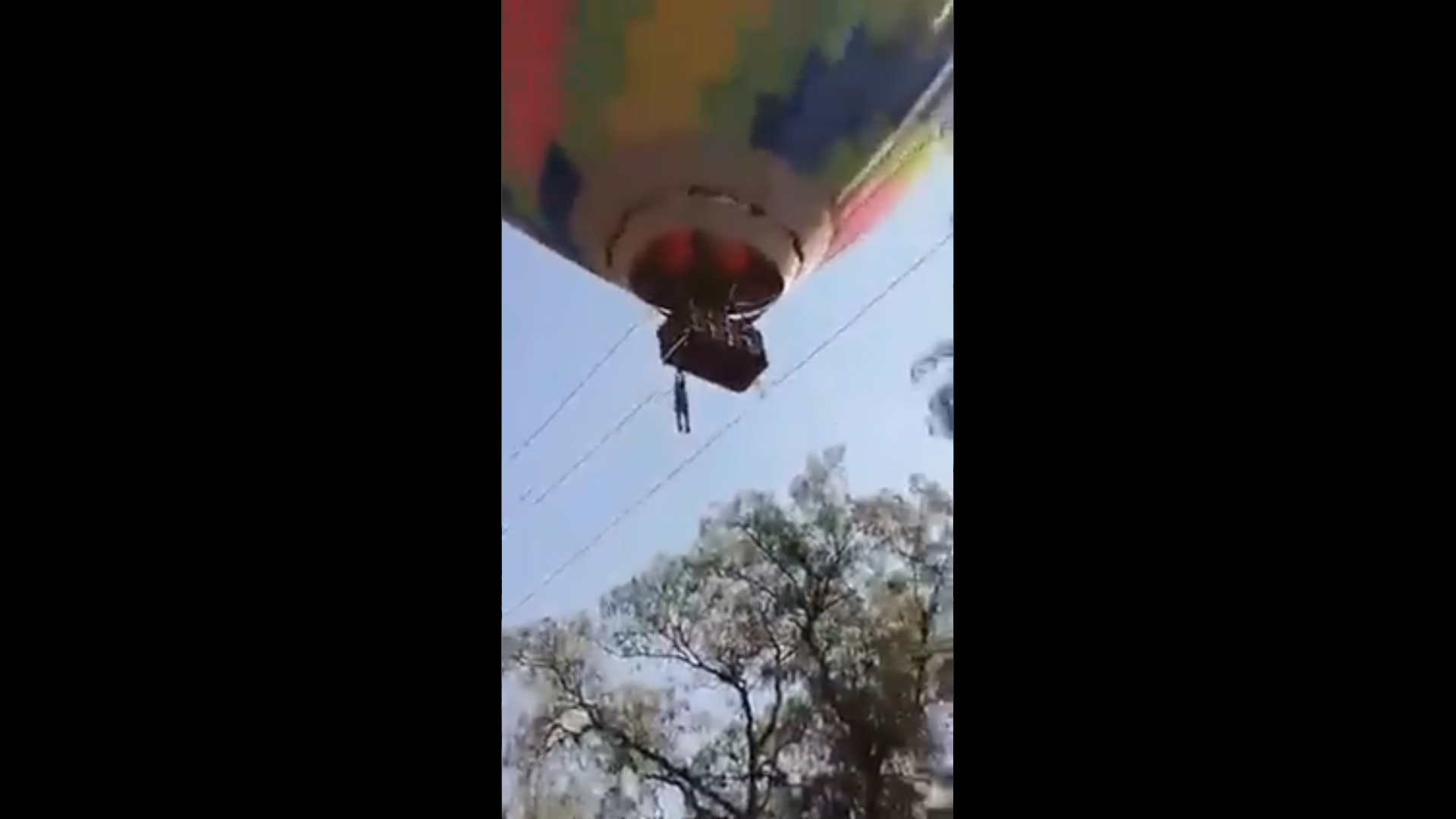 Hombre queda colgando de globo aerostático en Teotihuacán || VIDEO