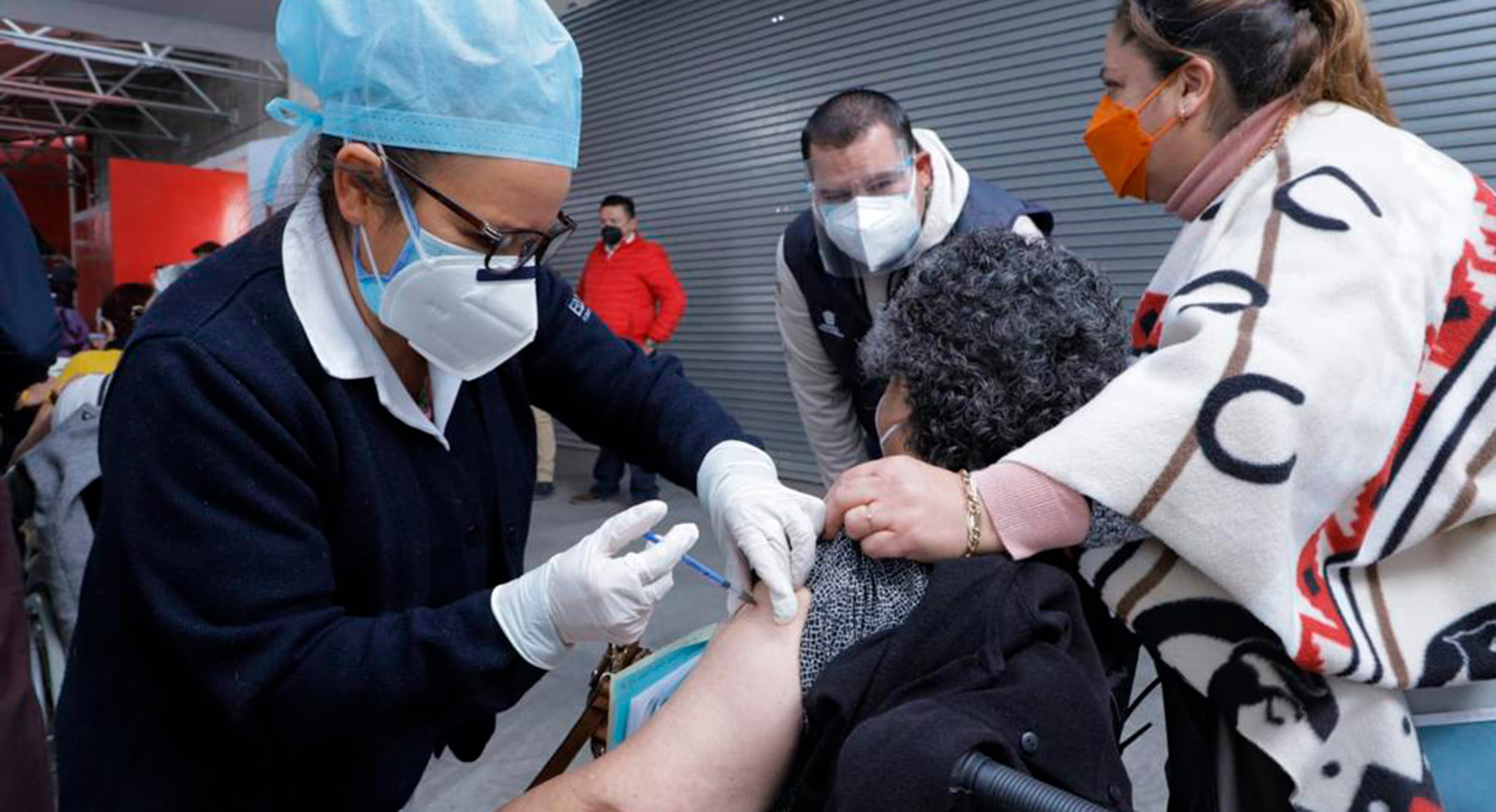 Toluca inició con éxito la jornada de vacunación contra COVID-19 en adultos mayores