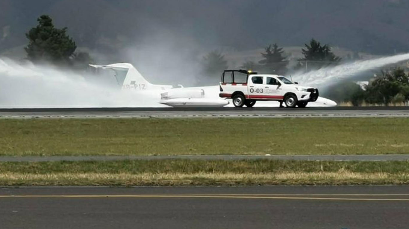 Aeropuerto de Toluca - aterriza aeronave de emergencia (VIDEO)