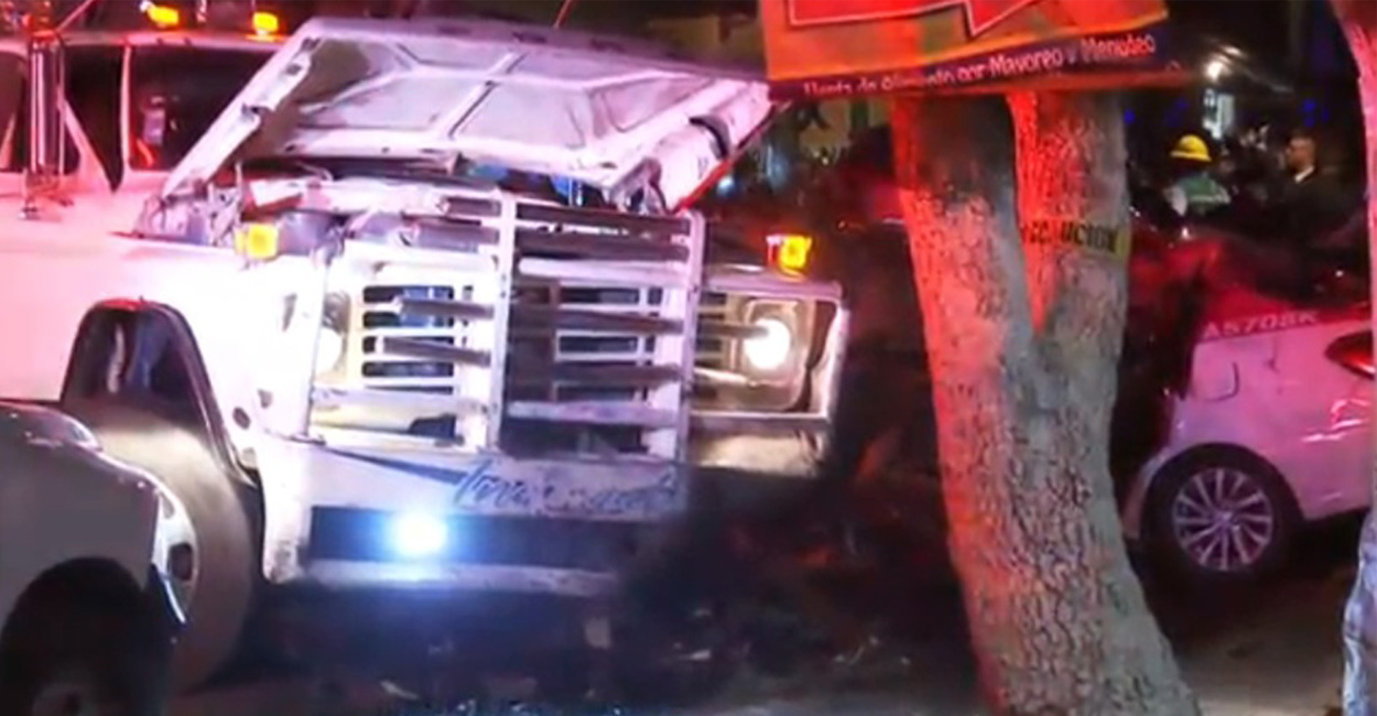 Xochimilco –  Camión sin frenos deja 3 personas sin vida (VIDEO)