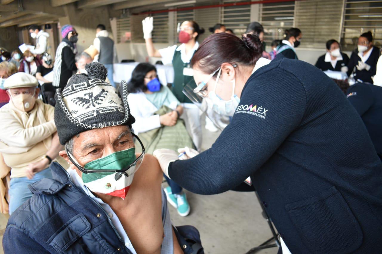 Toluca continua la estrategia de vacunación a bordo de automóviles