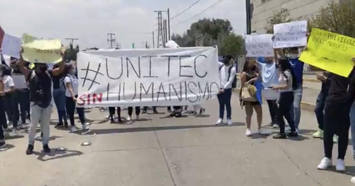 Manifestación en UNITEC Campus Toluca por aumento a colegiaturas