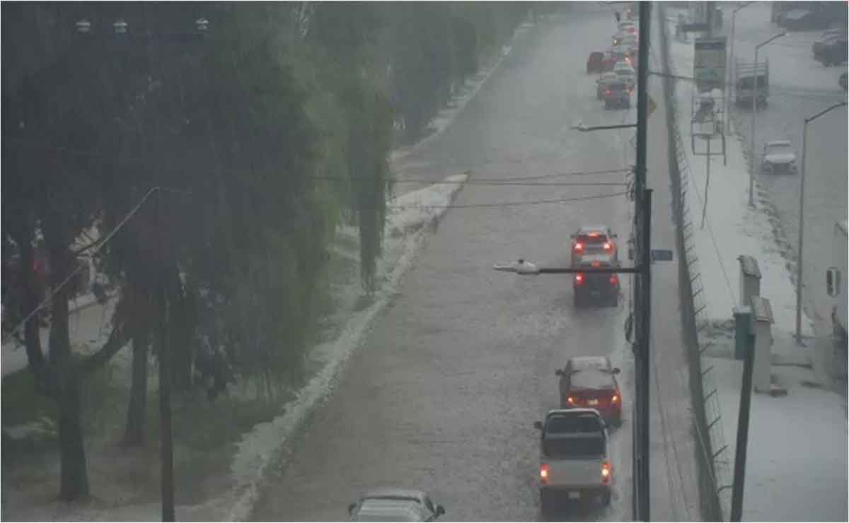 En Toluca se inunda Paseo Tollocan ¡Toma precauciones!