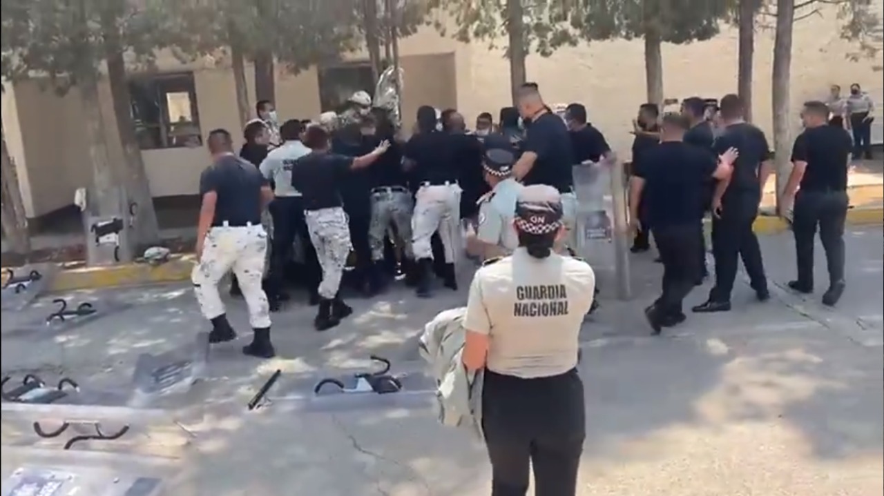 Pelea campal entre elementos de la Guardia Nacional durante un entrenamiento (VIDEO)
