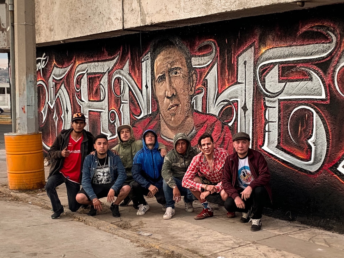 Aficionados escarlatas realizan mural de Vicente Sánchez
