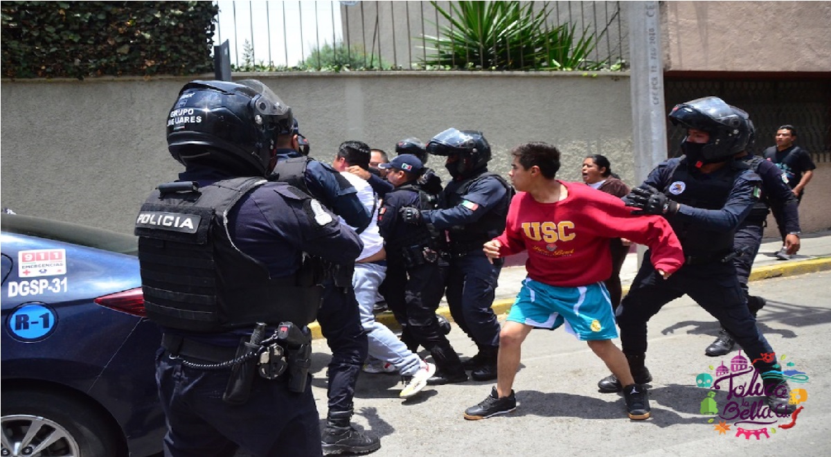 Familiares de presuntos asaltantes protagonizan pleito en Toluca