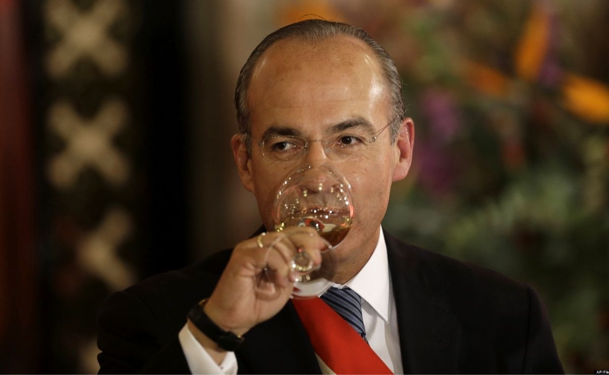 Felipe Calderón no es alcohólico, solo gusta tomar de un buen vino