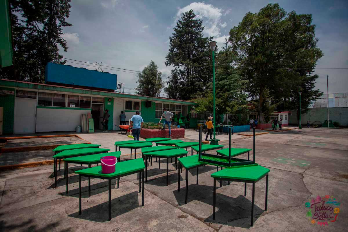 Padres de familia realizaron limpieza en las escuelas de Toluca