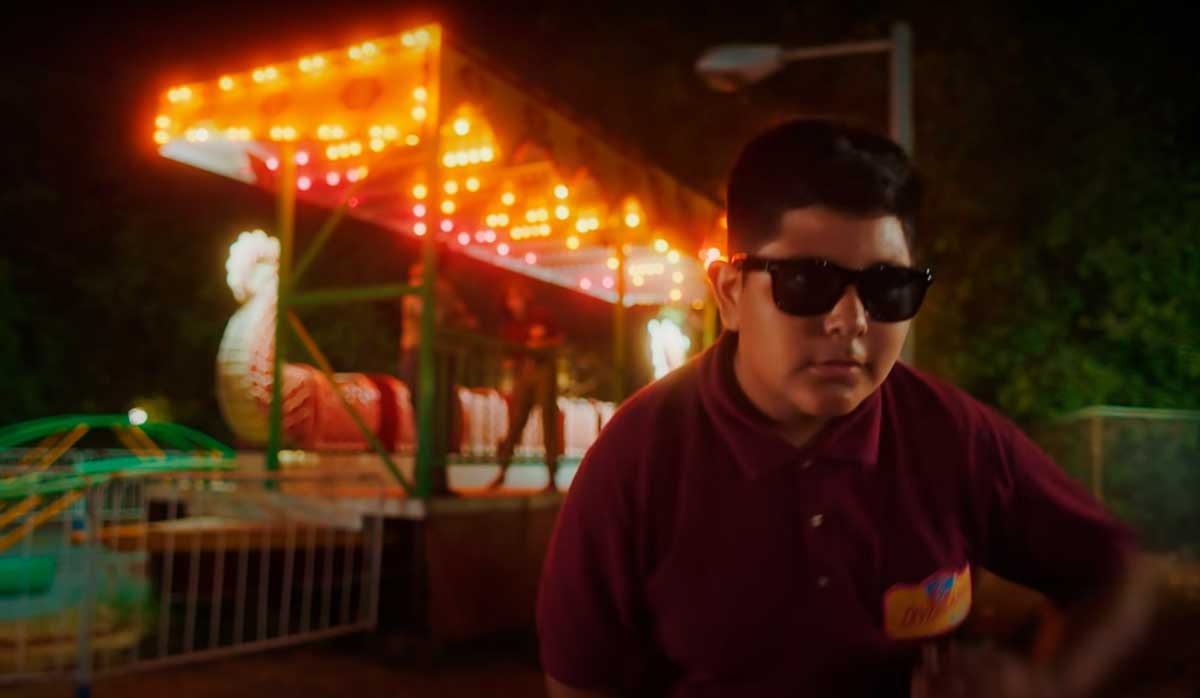 El niño del Oxxo es protagonista del nuevo video musical de Bronco