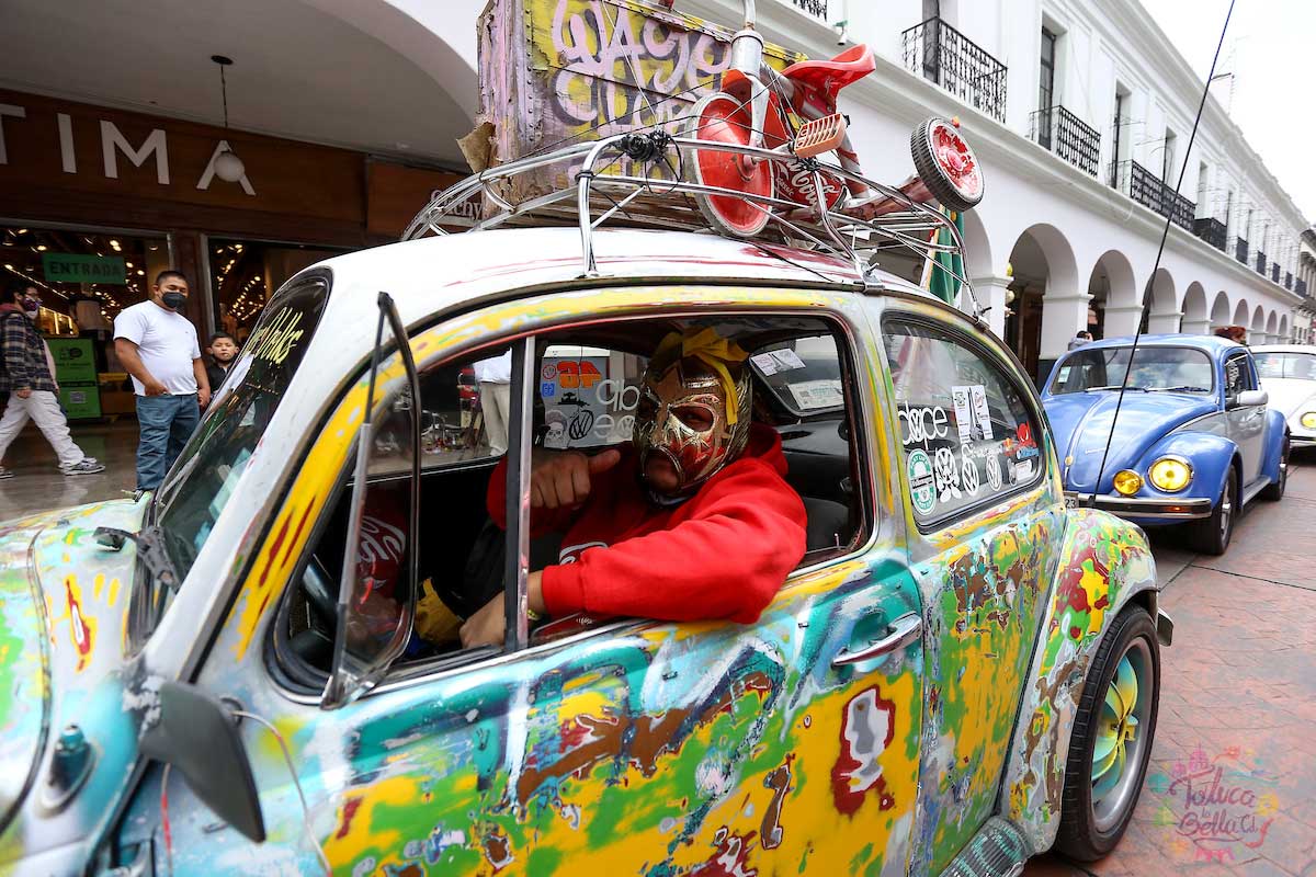 Realizan caravana en Toluca para celebrar el día mundial del vocho
