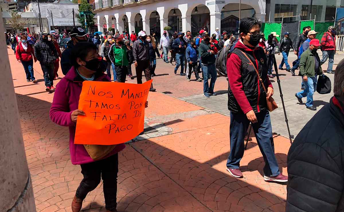 Trabajadores del Ayuntamiento de Toluca realizan paro por falta de pagos