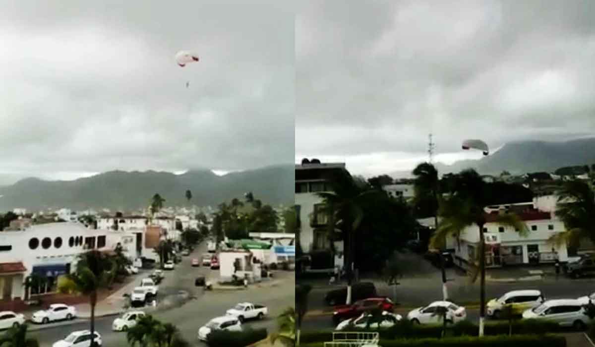 ¡Alta tensión! Joven queda a la deriva tras desprenderse parachute en playa de Puerto Vallarta
