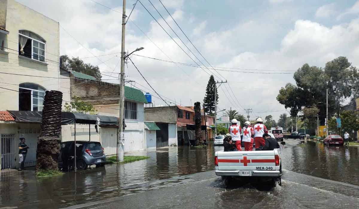 Cruz Roja Mexicana apoya a damnificados que dejo la inundación en Ecatepec edomex