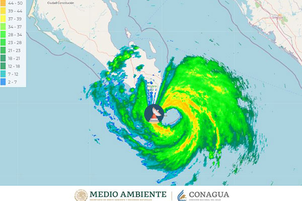 Huracán Olaf baja su intensidad a tormenta tropical 