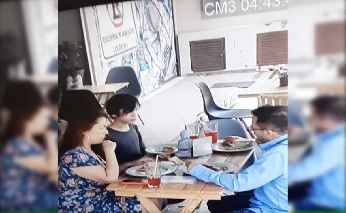 Sorprenden a familia que se quita cabellos y los pone en su comida para comer gratis en restaurante
