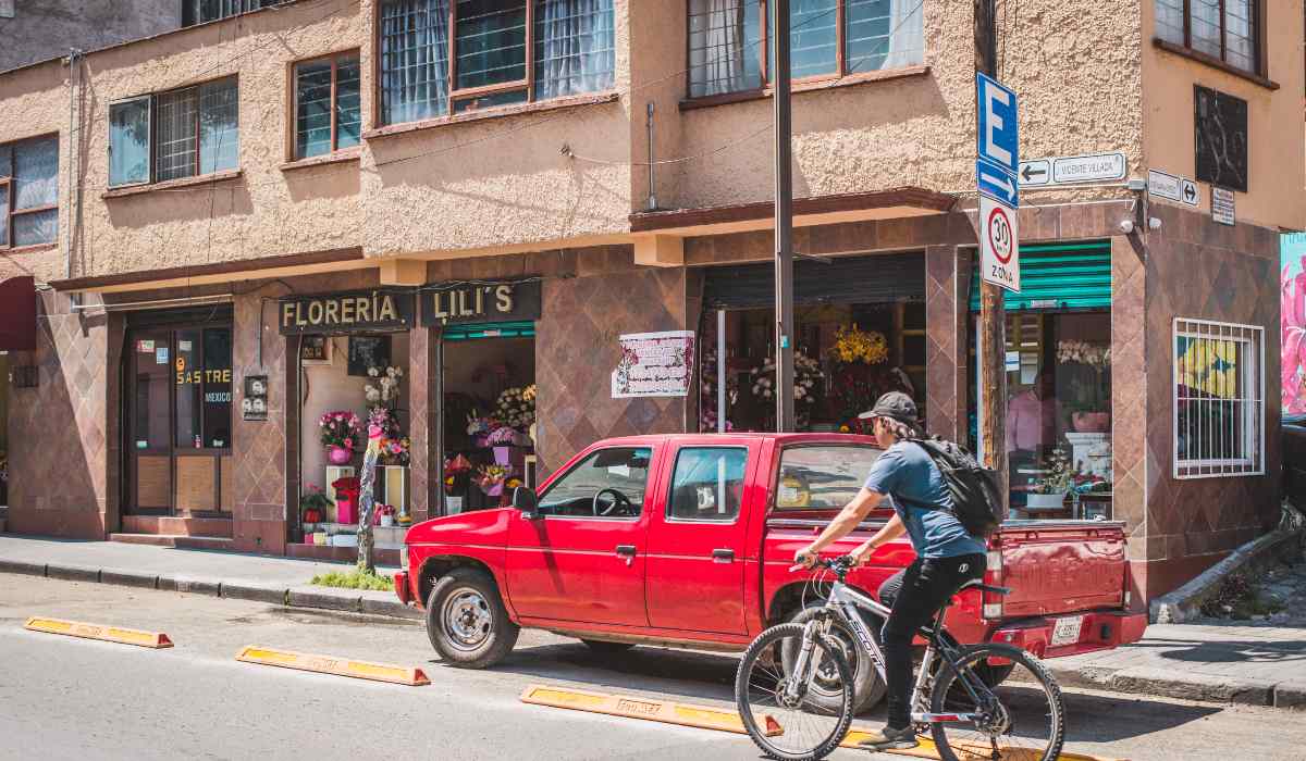 Noticias Toluca – Automovilistas  se adueñan de las ciclovías de la ciudad