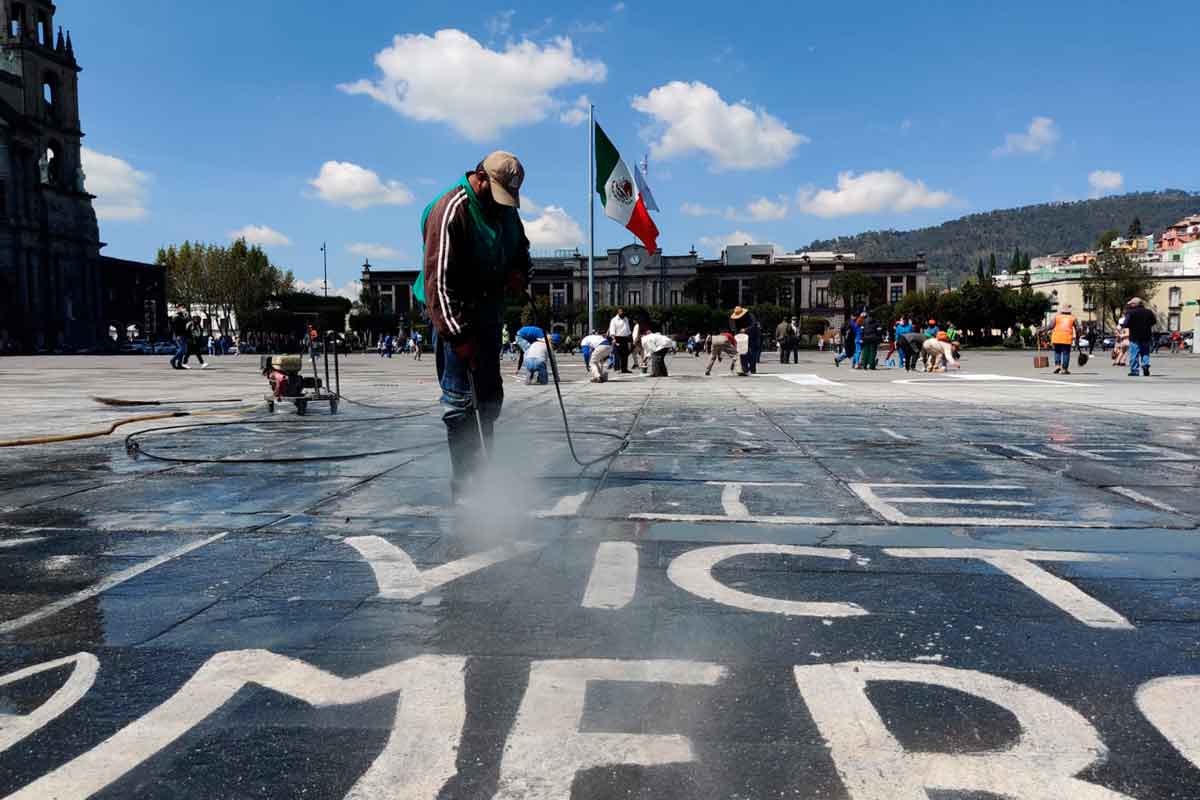 ‘Los Nadies del Edomex’: Pintas en Plaza de los Mártires en Toluca