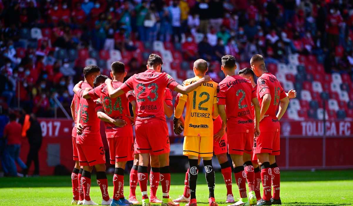 Afición del Toluca FC explota contra el equipo por su bajo rendimiento 