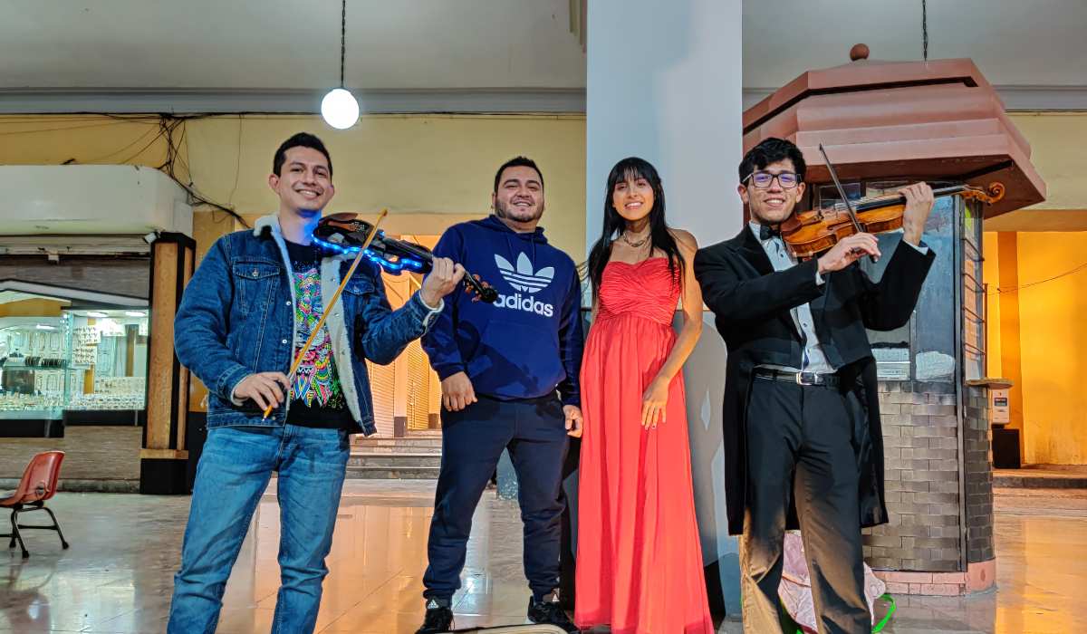 Noticias Toluca- Jóvenes engalanan los Portales de Toluca con música de ópera 