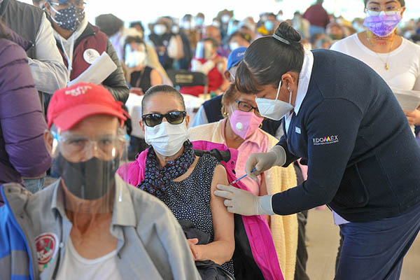 Dosis de refuerzo para adultos mayores contra el covid llega a Toluca