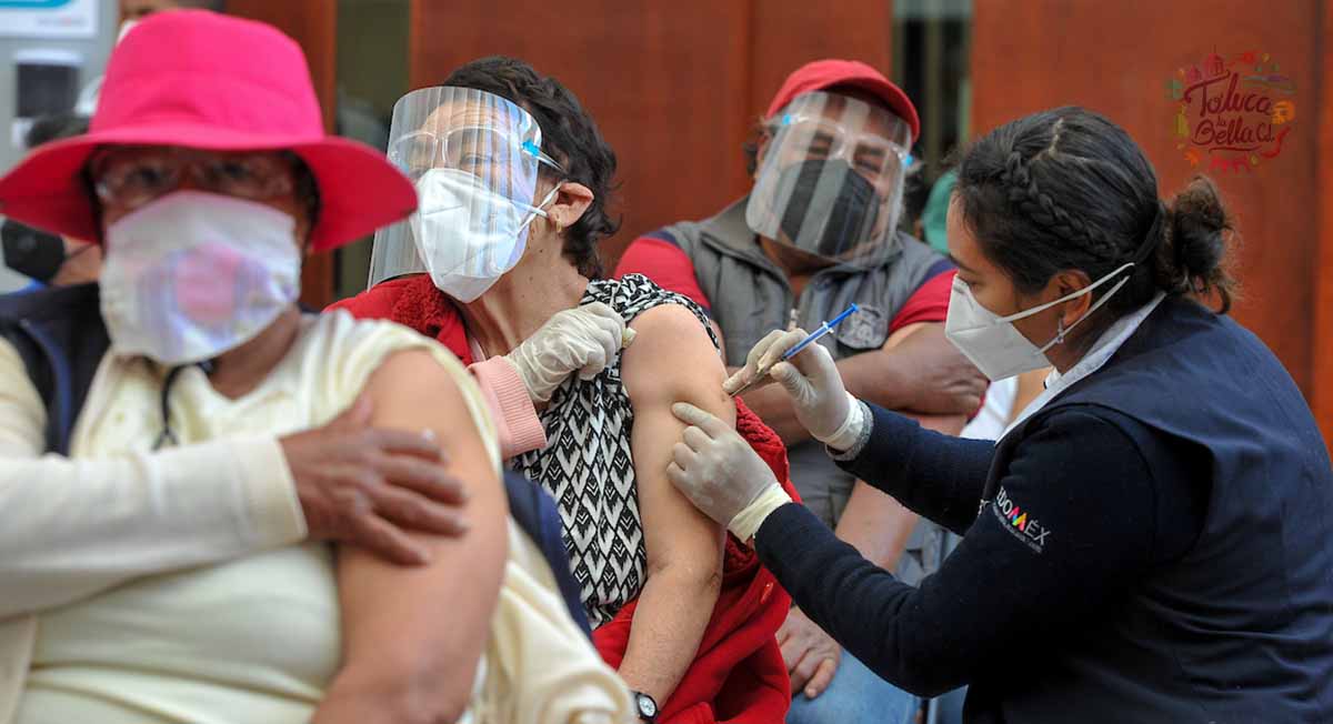 Dosis de refuerzo para adultos mayores contra el covid llega a Toluca