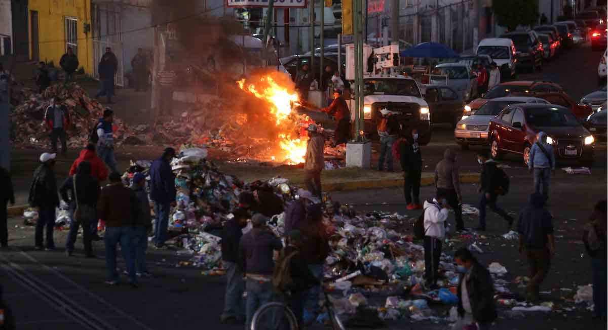 ¿Qué avenidas de Toluca están cerradas por montañas de basura y protestas?