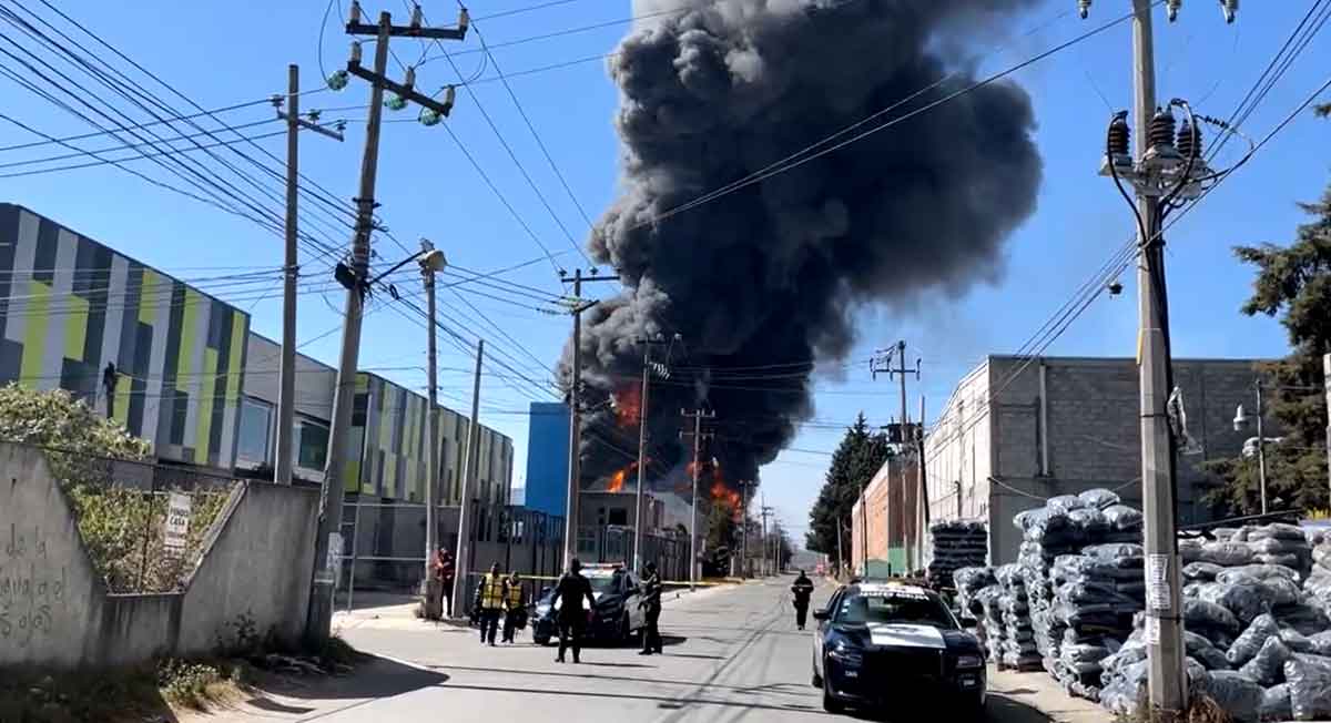 ¿Ya se pudo apagar el incendio de la Zona Industrial de Lerma?