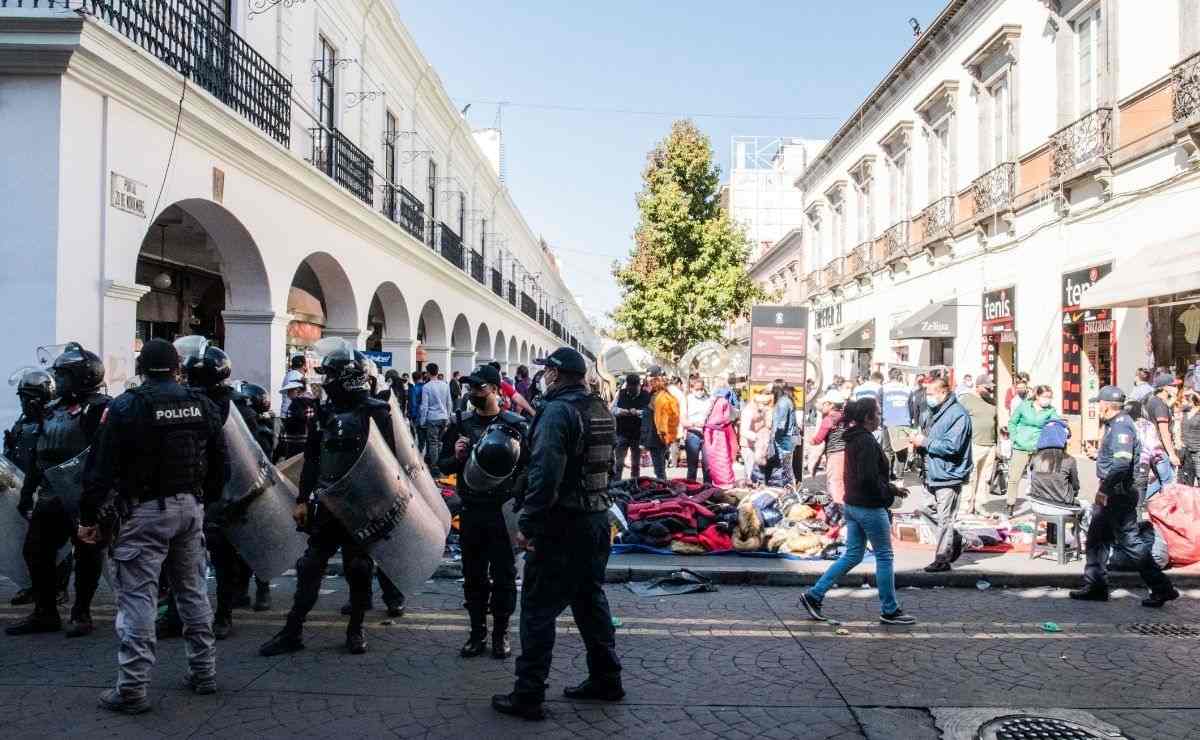 Centro de Toluca se llena de comerciantes ambulates y basura