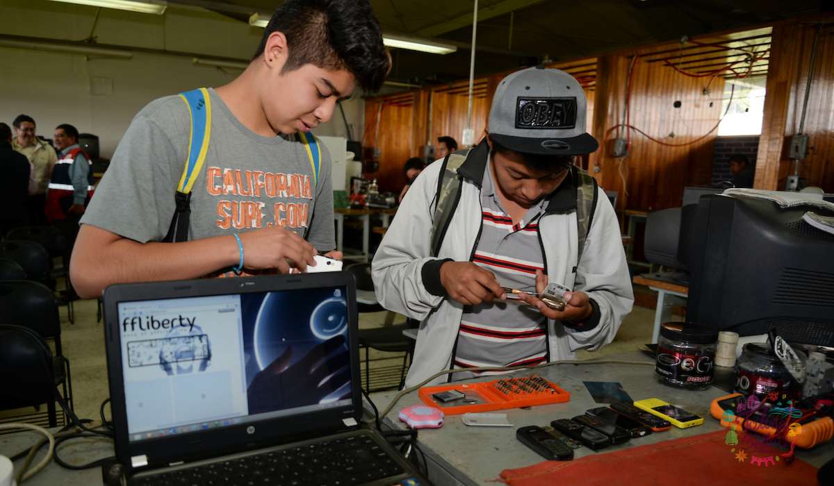 Aprende a reparar laptops con este curso gratuito de la fundación Carlos Slim