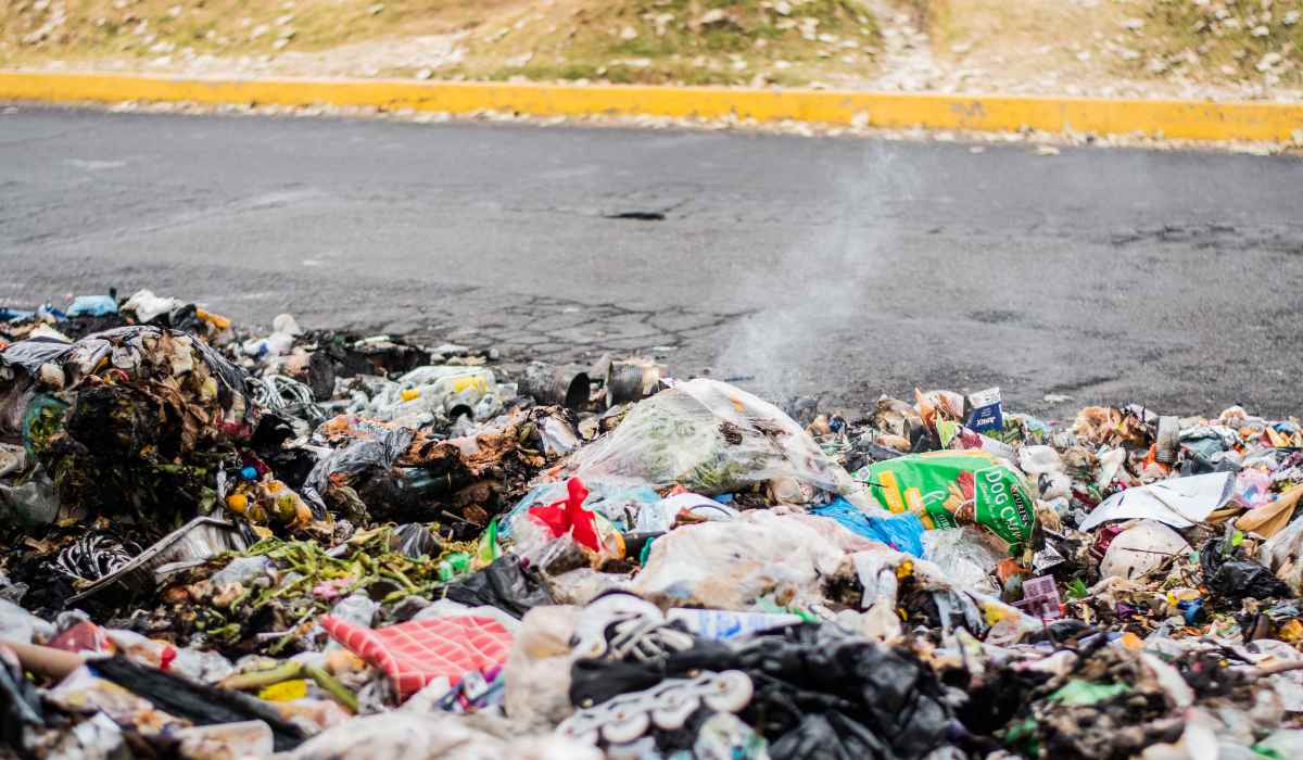 ¡No paran los problemas!, vecinos de Toluca han comenzado a quemar la basura 