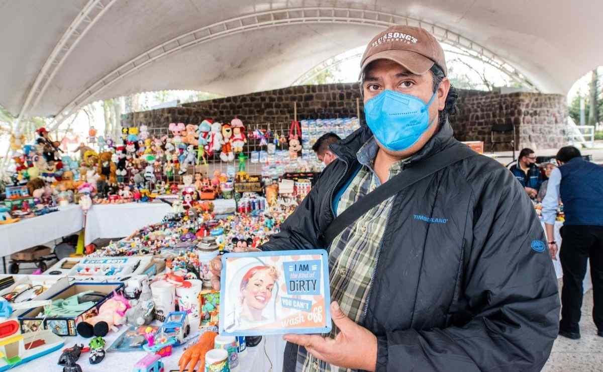 Se instala bazar para coleccionistas en la Alameda de Toluca