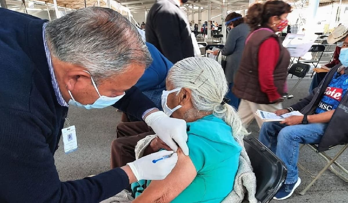 Último día para recibir la tercera dosis de la vacuna en Toluca