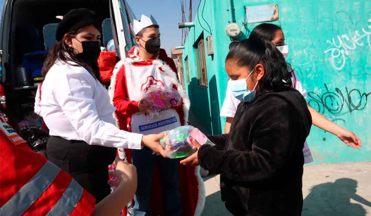 Cruz Roja Toluca, colecta y entrega juguetes: ¡Los niños de San Cristóbal Huichochitlán tendrán un gran Día de Reyes este 2022!