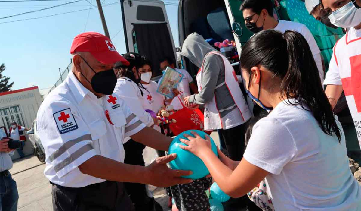 Cruz Roja Toluca, colecta y entrega juguetes: ¡Los niños de San Cristóbal Huichochitlán tendrán un gran Día de Reyes este 2022!