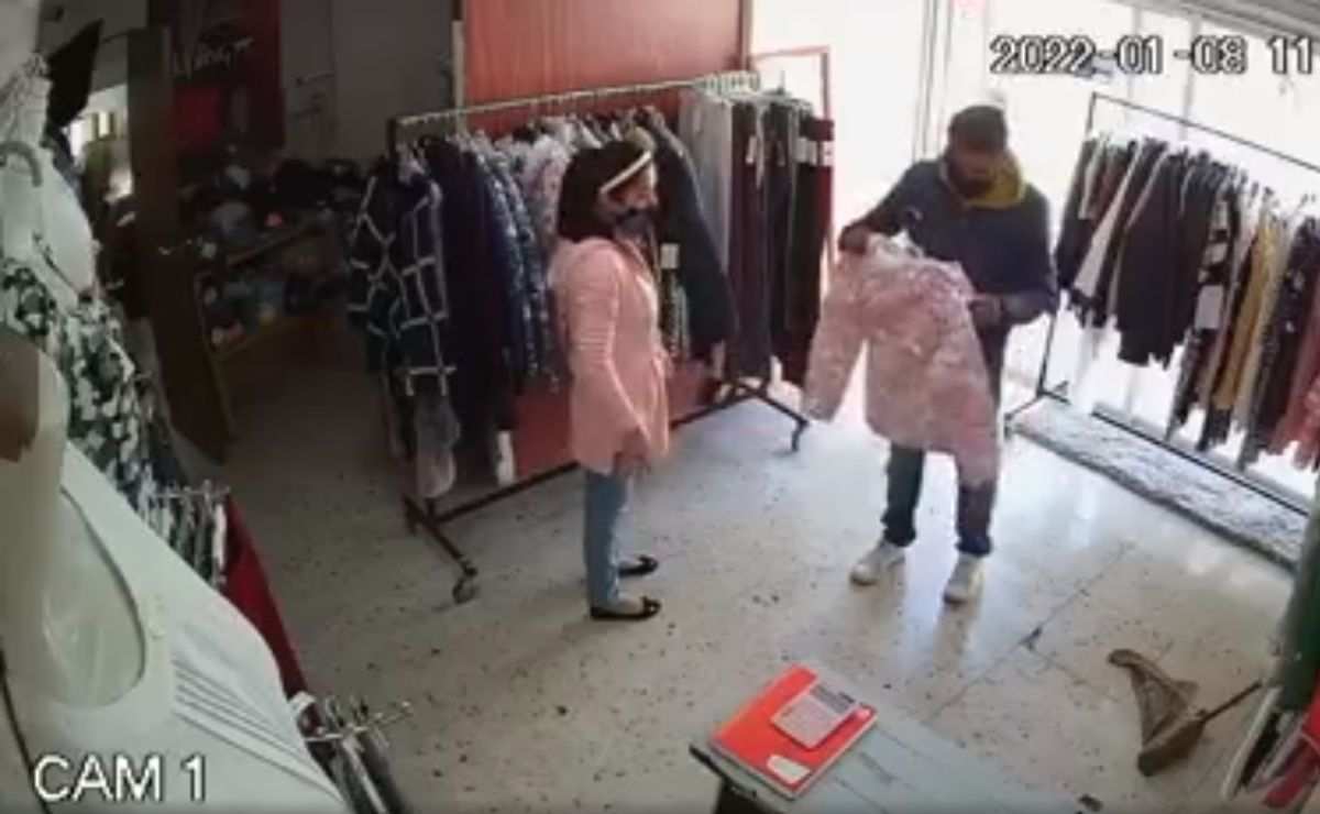 Un asalto quedó grabado en cámaras de seguridad de tienda de ropa ubicada en Toluca