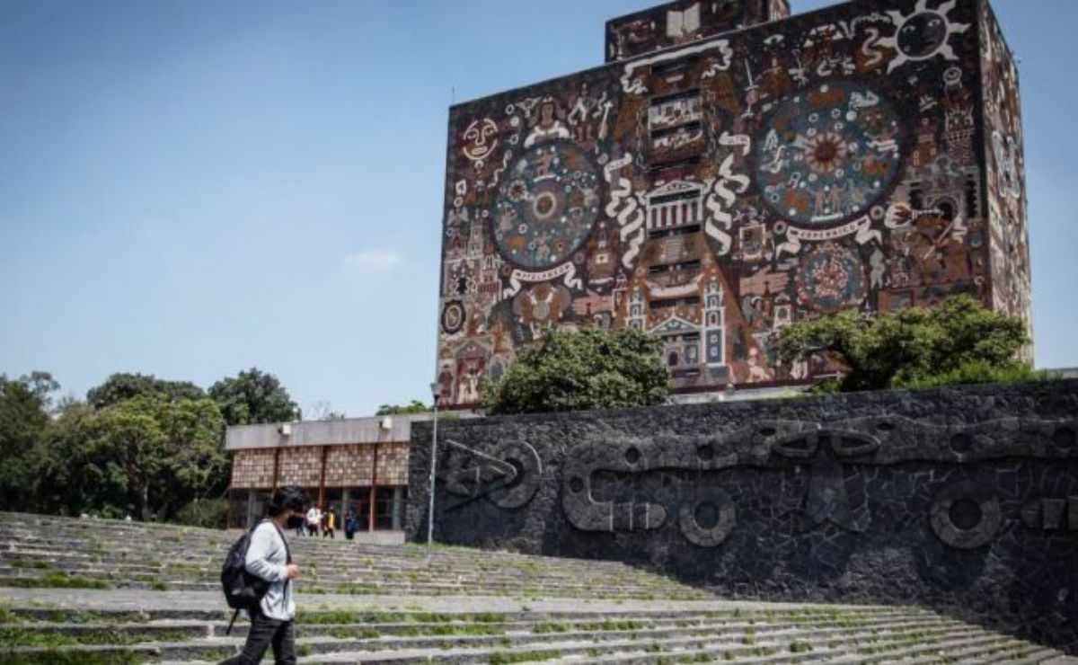UNAM - Alumnos regresan a clases presenciales en enero 2022