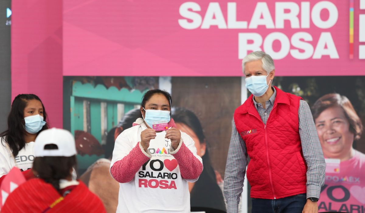 Lista de beneficiarias que reciben los $2400 pesos del Salario Rosa 