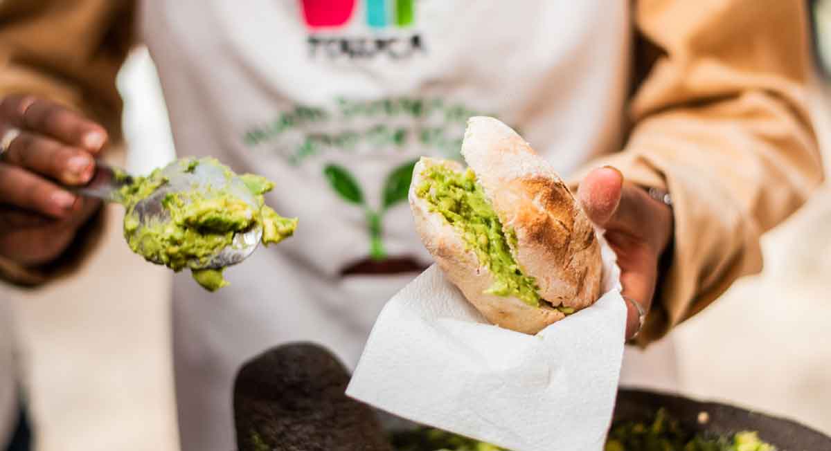 Ricas tortas de guacamole molcajeteadas en Toluca, precios y ubicación