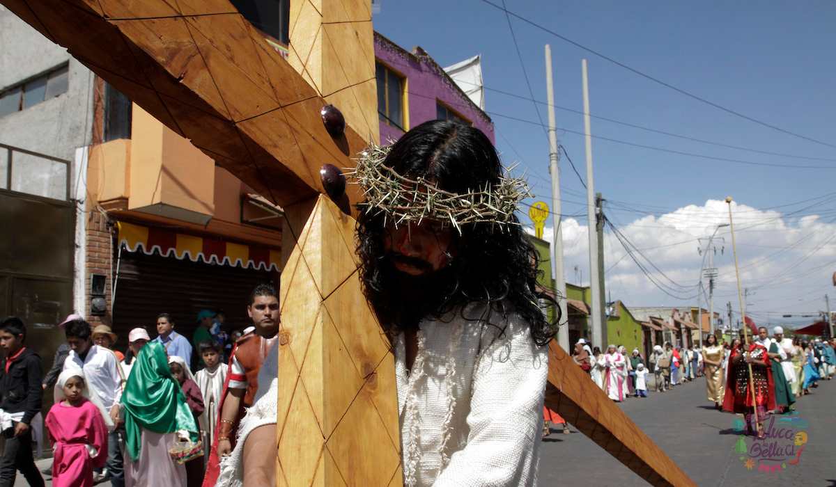 Denuncian uso de fuerza excesiva en la representación del viacrucis en Toluca 