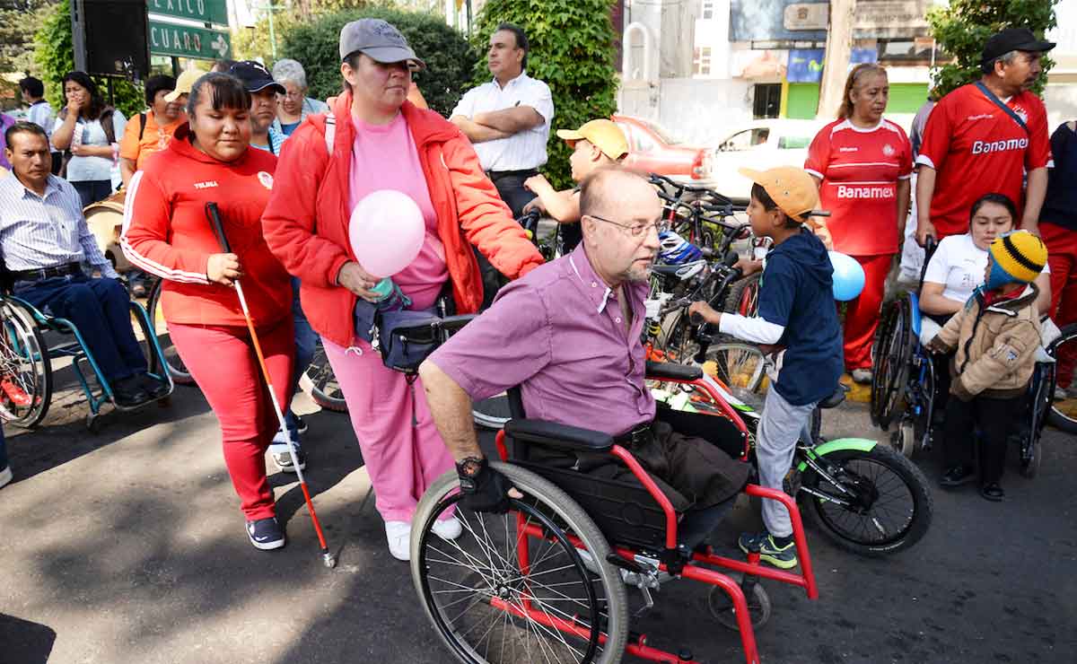 Adulto mayor en silla de ruedas en Toluca