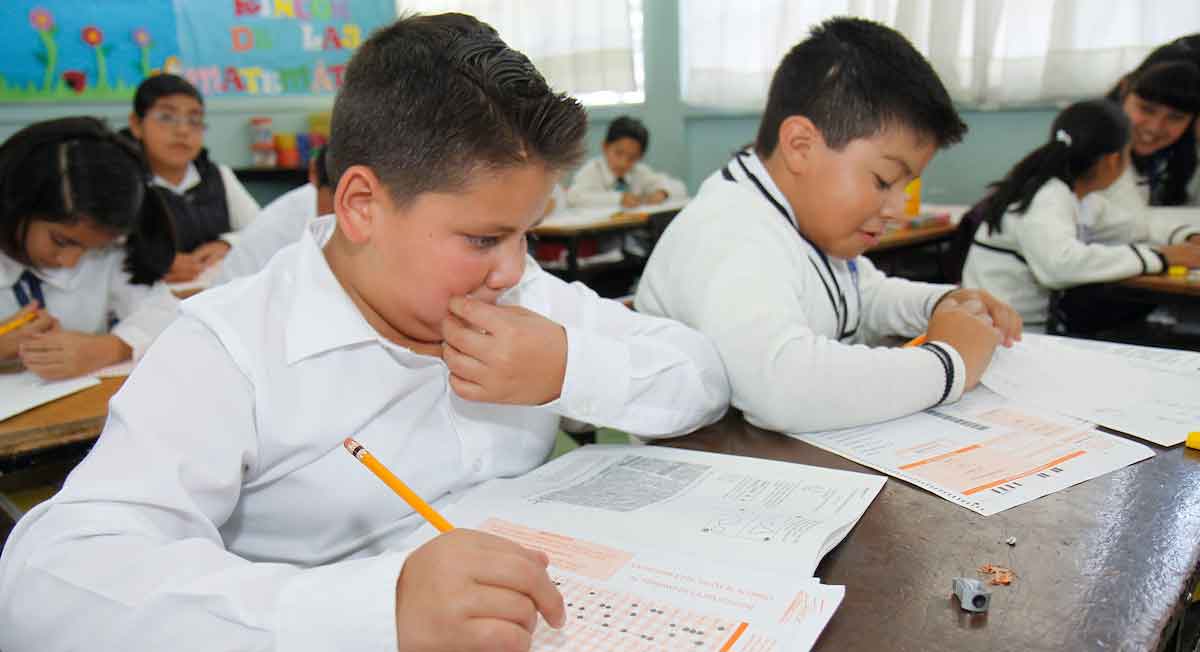 niños presentando un examen para cursar el ciclo escolar 2022-2023 de la sep