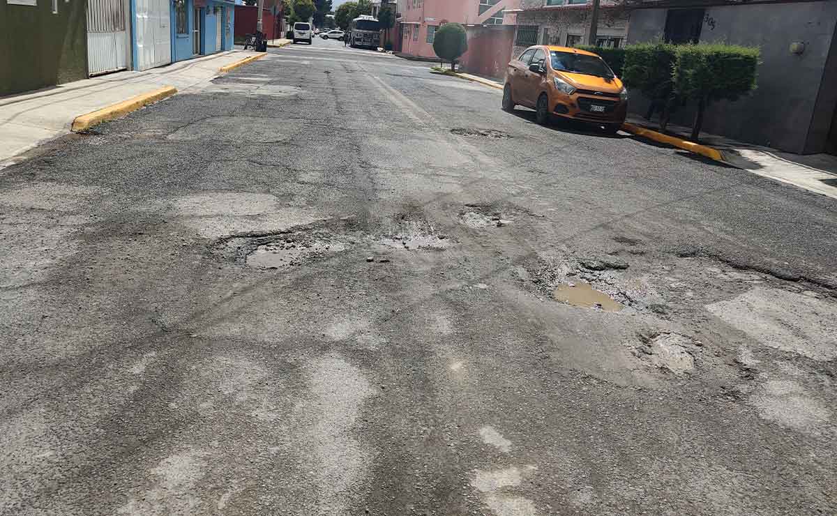 calle en mal estado en Toluca