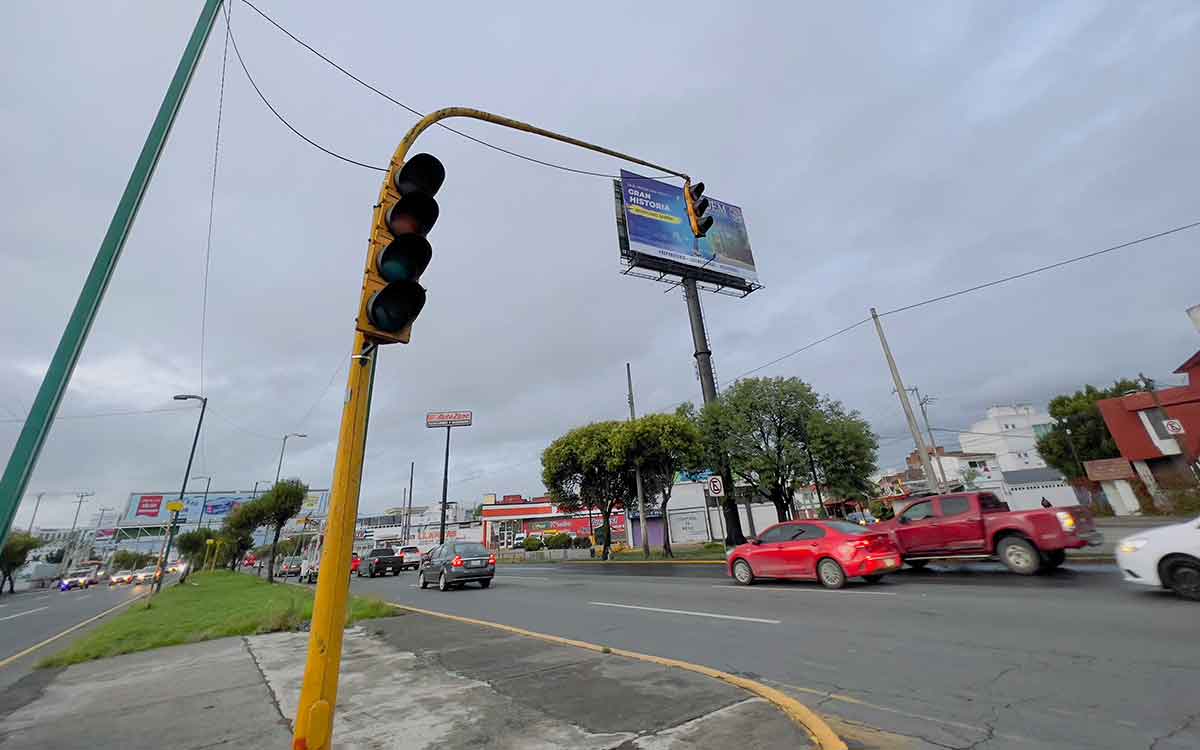 Autoridades de Toluca siguen sin atender el mal funcionamiento de los semáforos