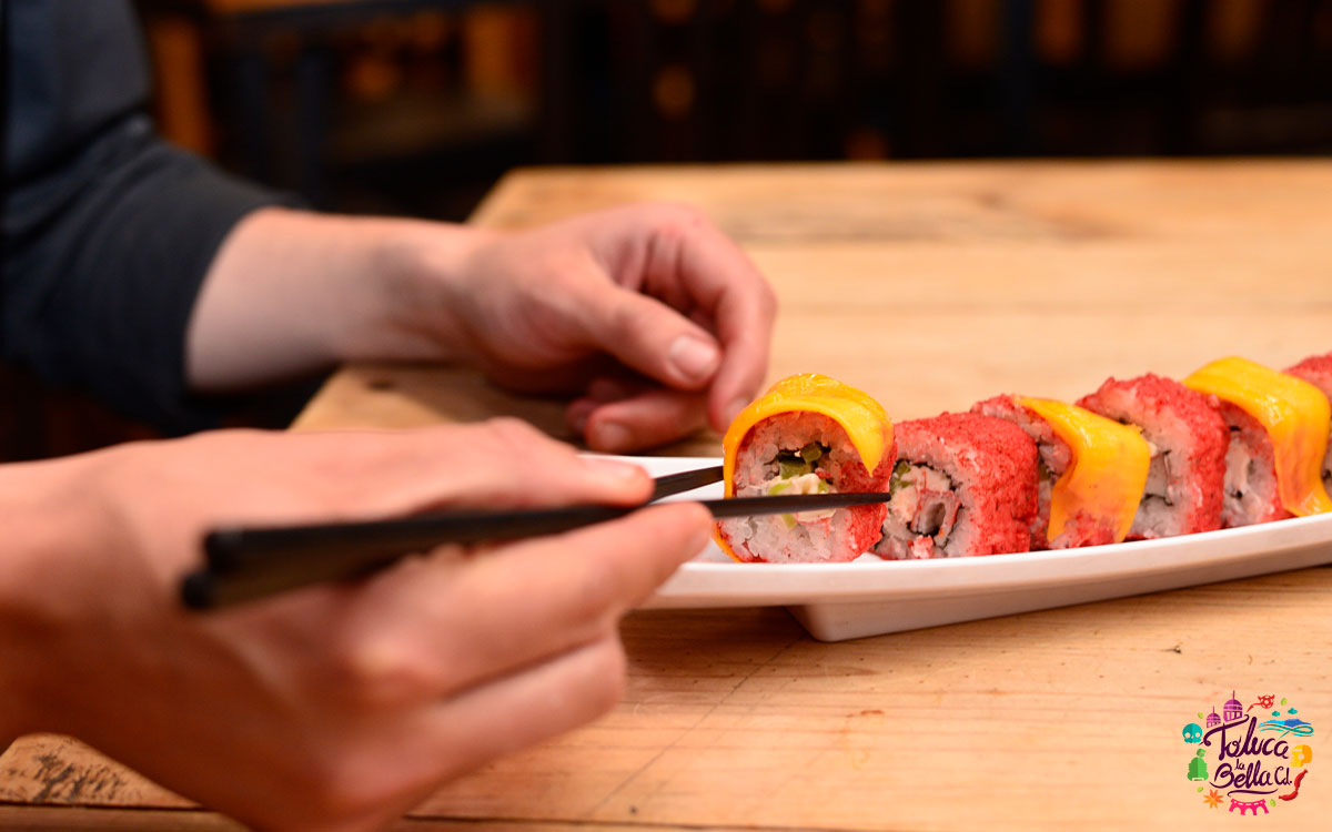 sushi takis fuego en toluca que lleva