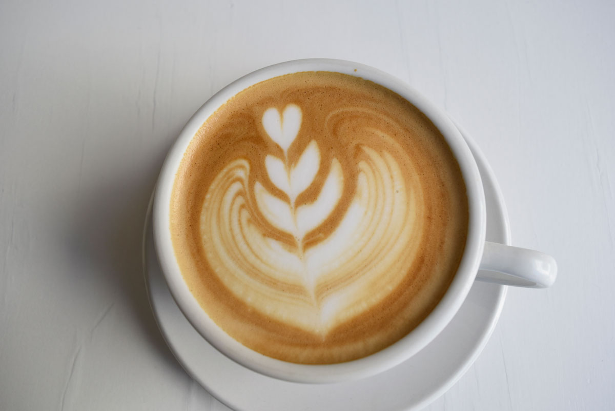 Sumérgete en el placer de leer y tomar café, aquí te dejamos las mejores cafeterías literarias de la CDMX